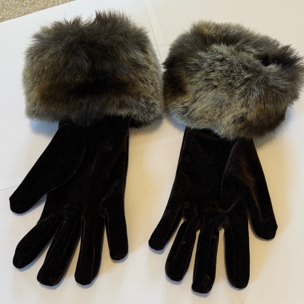 Danier Brown Velvet Gloves with Fur Trim